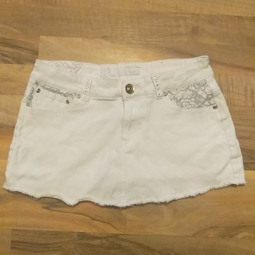 Echo Red Junior size 5 White Denim Mini Skirt Jean
